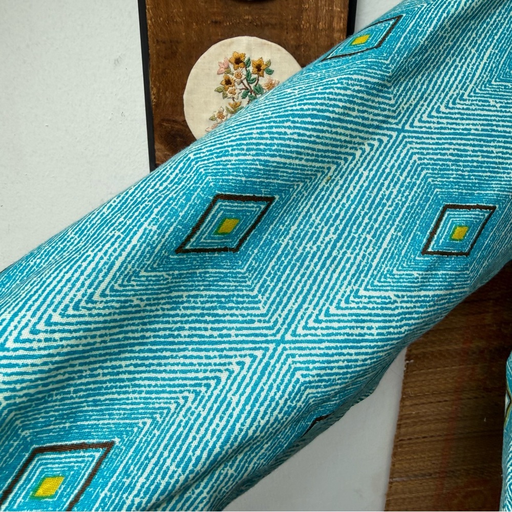 Avantgarde Psychedelic Geometric Patterned Button… - image 5